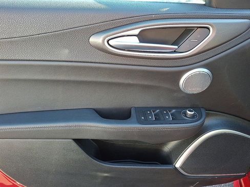 Used 2018 Alfa Romeo Giulia AWD image 8