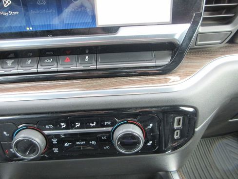 Used 2024 Chevrolet Silverado 3500 LT w/ Convenience Package image 34