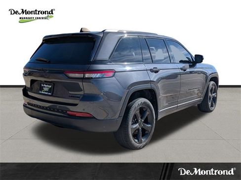 Used 2023 Jeep Grand Cherokee Limited w/ Black Appearance Package image 5