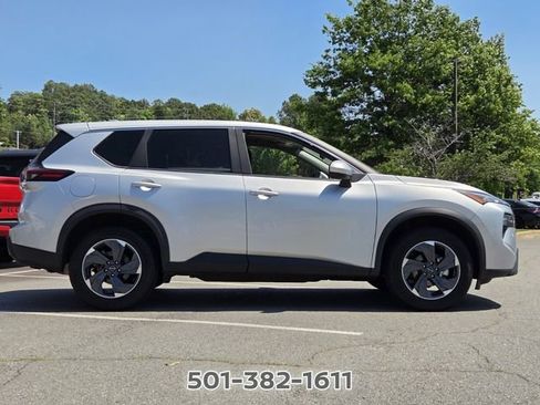 Certified 2024 Nissan Rogue SV FWD image 4