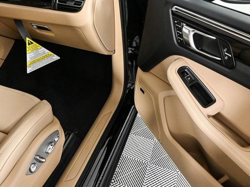 Used 2026 Porsche Macan image 26