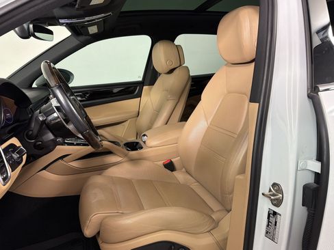 Certified 2022 Porsche Cayenne S AWD/4WD image 5