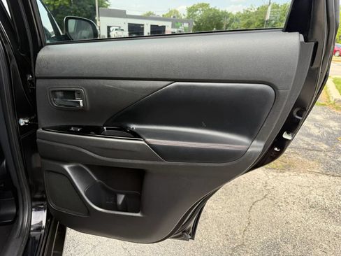 Used 2020 Mitsubishi Outlander LE AWD/4WD image 18