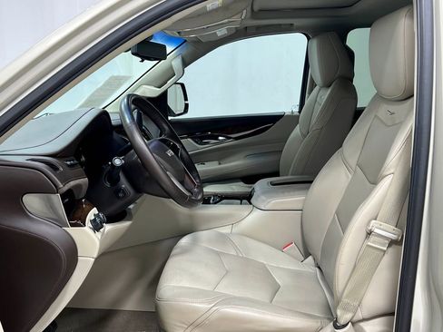 Used 2017 Cadillac Escalade Luxury AWD/4WD image 15