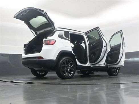 New 2026 Jeep Compass Latitude image 52