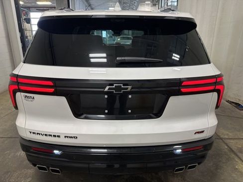 Used 2024 Chevrolet Traverse RS image 5