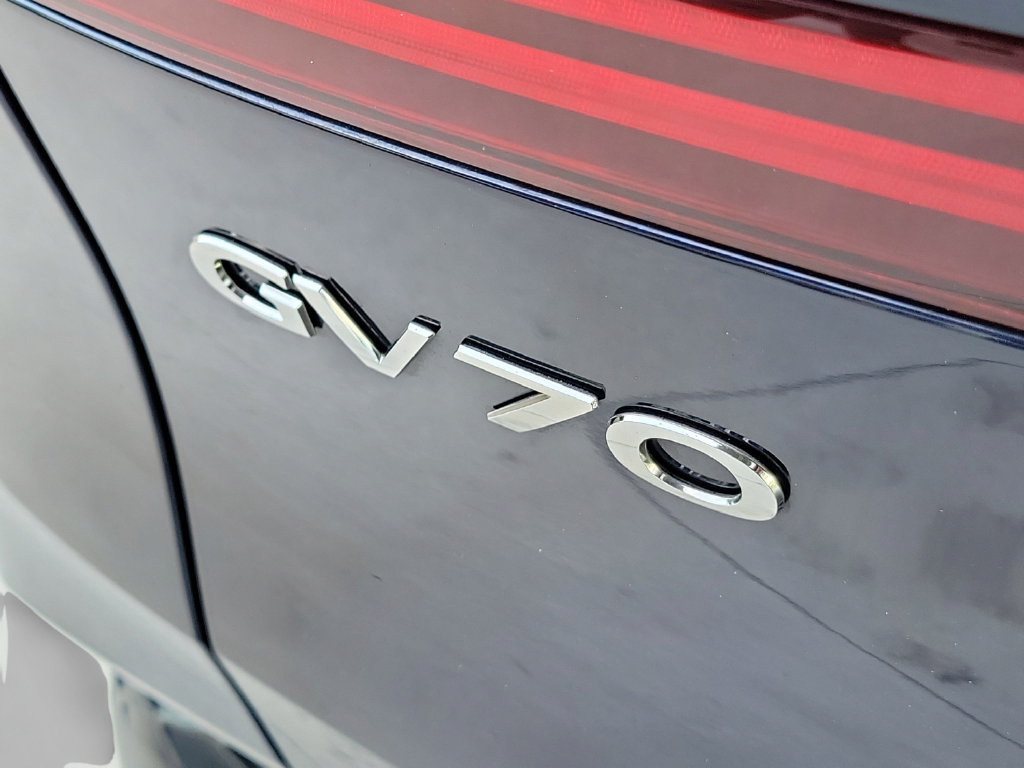 Used 2025 Genesis GV70 3.5T Sport w/ Sport Advanced Package AWD/4WD image 10
