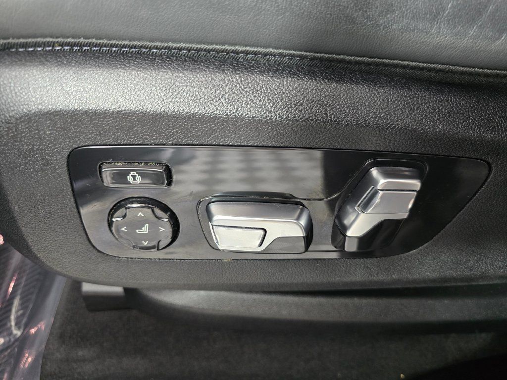 Used 2025 BMW X7 M60i AWD/4WD image 29