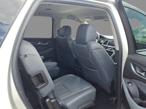 Used 2020 Buick Enclave Essence w/ Sound and Sites Package AWD/4WD image 11