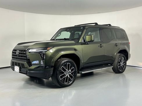 Used 2024 Lexus GX 550 w/ Accessory Package (2T) image 4