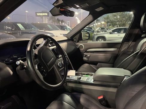 Used 2020 Land Rover Discovery Landmark image 5
