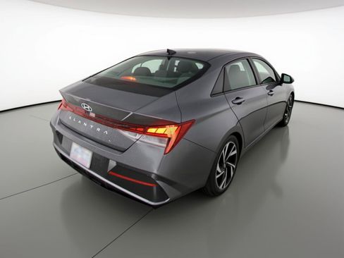 Used 2025 Hyundai Elantra SEL image 9