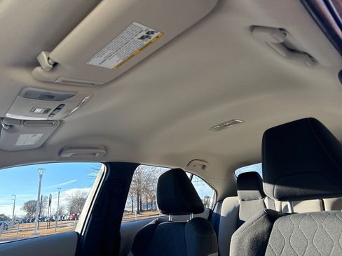 Used 2022 Toyota Corolla LE image 25