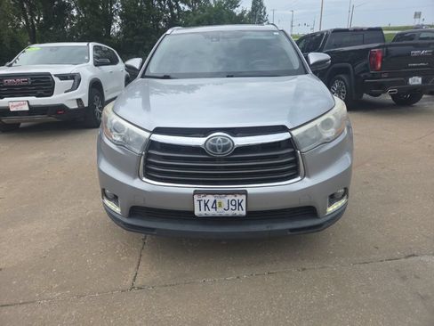 Used 2016 Toyota Highlander Limited Platinum FWD image 16