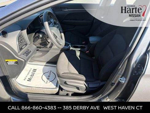 Used 2018 Hyundai Elantra SE w/ SE Connectivity Package 04 FWD image 8