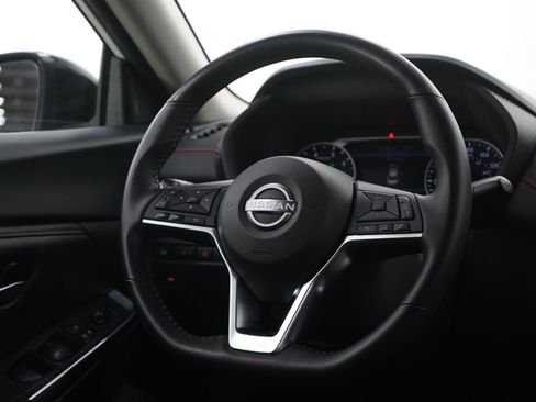 Used 2025 Nissan Sentra SR FWD image 14