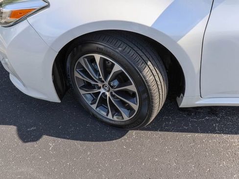 Used 2018 Toyota Avalon XLE FWD image 29