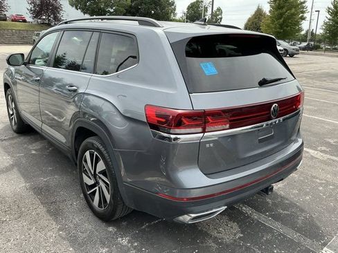 Used 2025 Volkswagen Atlas SE AWD/4WD image 12