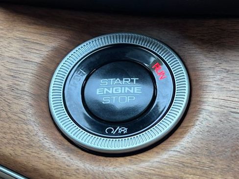 Used 2025 Jeep Grand Cherokee Summit AWD/4WD image 31