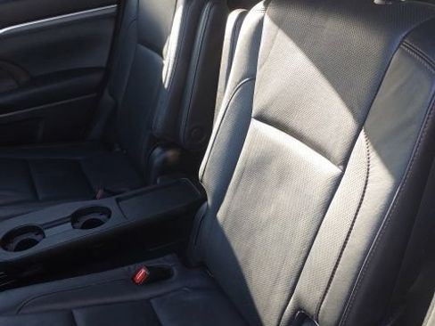 Used 2017 Toyota Highlander Limited AWD/4WD image 6