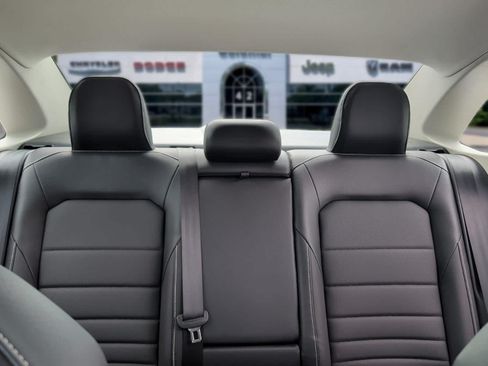 Used 2022 Volkswagen Jetta SE w/ Panoramic Sunroof Package FWD image 28