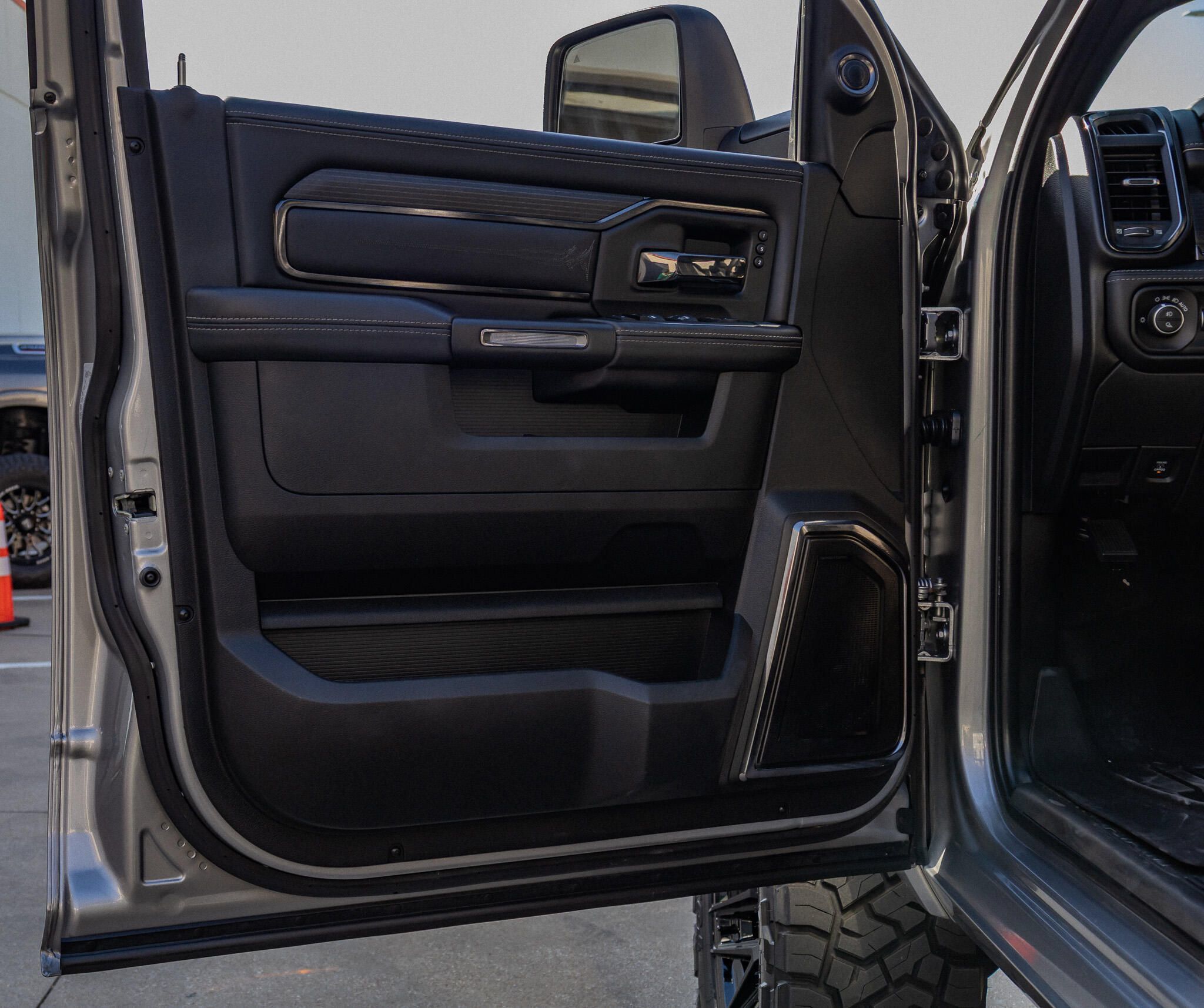 Used 2024 RAM 2500 Limited AWD/4WD image 38
