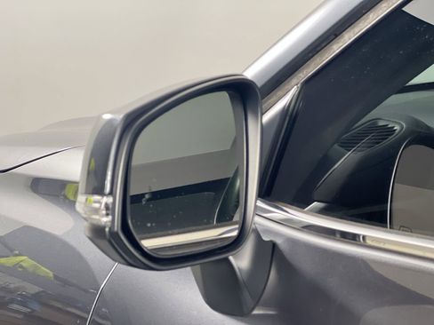 Used 2023 Toyota Highlander LE image 12