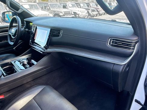 Used 2024 Jeep Wagoneer Series III image 34