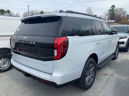 New 2025 Ford Expedition Active image 24