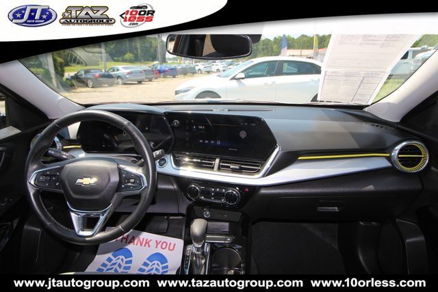 Used 2025 Chevrolet Trax LT w/ LT Convenience Package FWD image 15