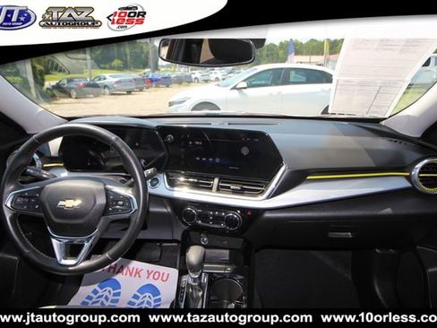 Used 2025 Chevrolet Trax LT w/ LT Convenience Package FWD image 15