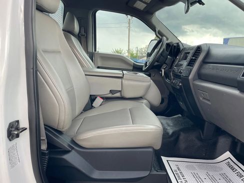 Used 2017 Ford F550 2WD Regular Cab Super Duty image 16