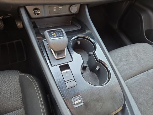 Used 2025 Nissan Rogue SV FWD image 22