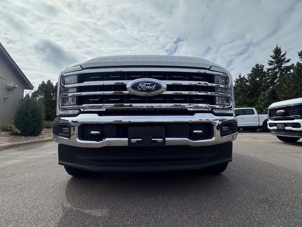 Used 2024 Ford F350 4x4 Crew Cab Super Duty image 5