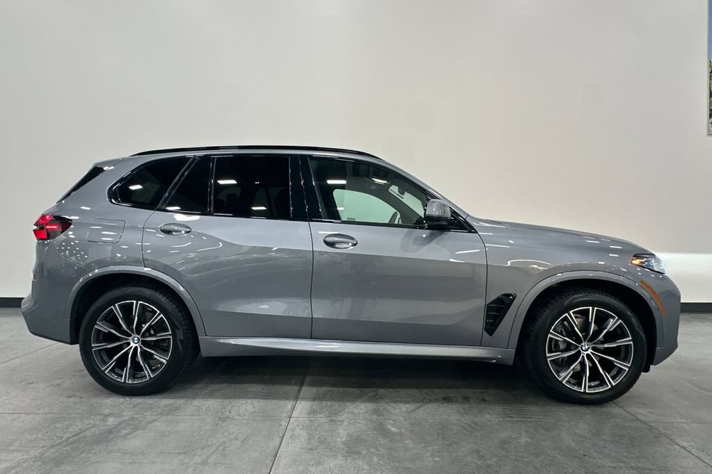 Certified 2024 BMW X5 xDrive40i w/ M Sport Package AWD/4WD image 3
