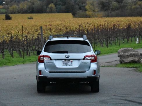 Used 2016 Subaru Outback 3.6R Limited image 8