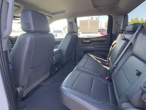 Used 2025 GMC Sierra 1500 SLT AWD/4WD image 6