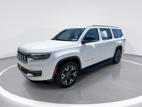 Used 2024 Jeep Wagoneer L Series III w/ Flexible Seating Group AWD/4WD image 1
