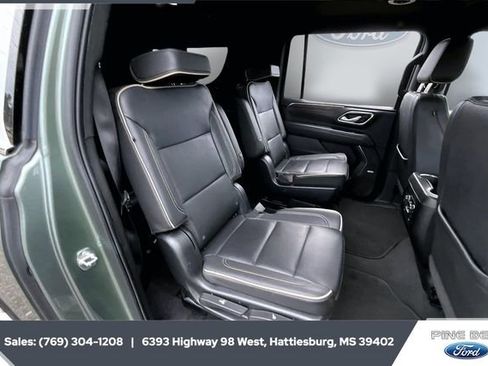 Used 2023 Chevrolet Suburban Premier image 20