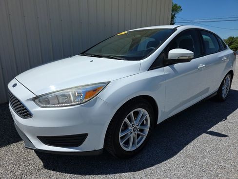 Used 2017 Ford Focus SE FWD image 11