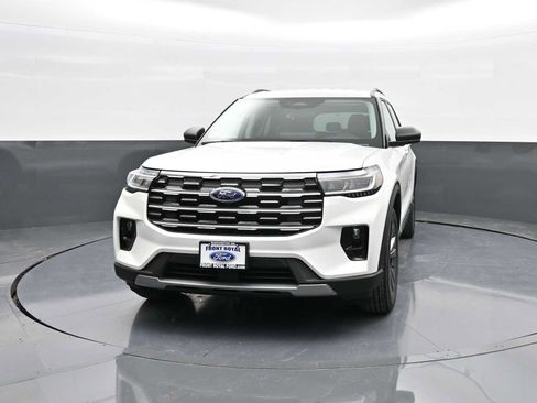 Used 2025 Ford Explorer Active w/ Active Comfort Package image 3