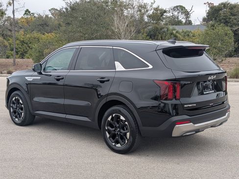 Certified 2025 Kia Sorento S image 7