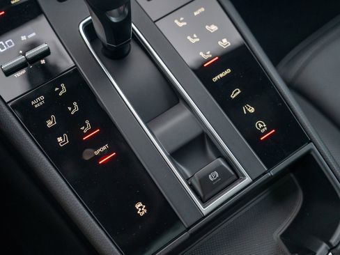 New 2026 Porsche Macan image 21