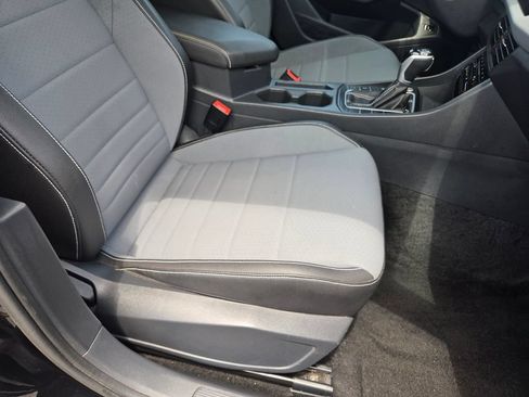 Used 2025 Volkswagen Jetta SE FWD image 26