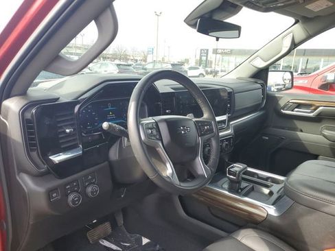 Used 2024 Chevrolet Silverado 1500 RST image 7