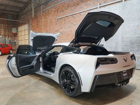 Used 2017 Chevrolet Corvette Stingray Coupe w/ Carbon Flash Badge Package RWD image 28