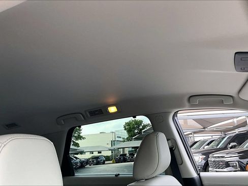 Used 2025 Nissan Pathfinder SL AWD/4WD image 23