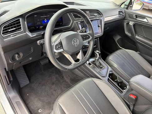 Certified 2023 Volkswagen Tiguan SE FWD image 8