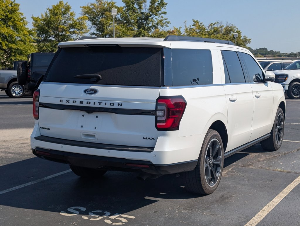Used 2024 Ford Expedition Max Limited AWD/4WD image 3