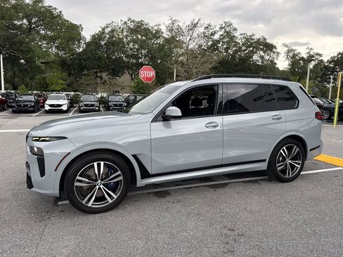 Used 2023 BMW X7 xDrive40i w/ M Sport Package AWD/4WD image 10